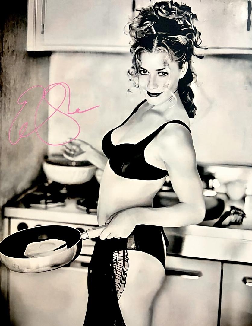 Elisabeth Shue Sexy Signed 11x14 Photo - JSA COA
